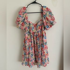 Dressed in LALA floral mini dress. Never worn, NEW WITH TAGS, size M.